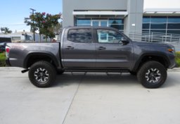 2020 Toyota Tacoma 4WD - Image 12