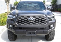 2020 Toyota Tacoma 4WD - Image 9