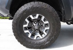 2020 Toyota Tacoma 4WD - Image 18