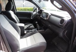 2020 Toyota Tacoma 4WD - Image 31