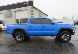 2020 Toyota Tacoma 4WD - Image 9