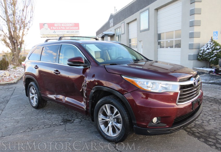 2015 Toyota Highlander - Image 2