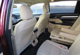 2015 Toyota Highlander - Image 29