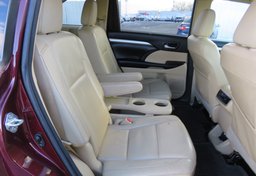 2015 Toyota Highlander - Image 30