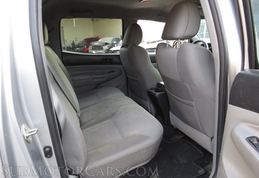 2015 Toyota Tacoma - Image 29