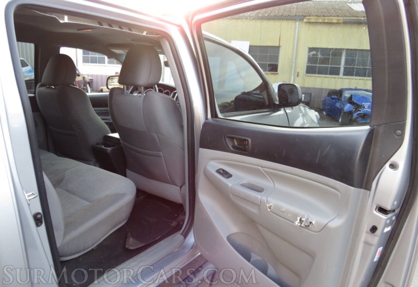 2015 Toyota Tacoma - Image 27