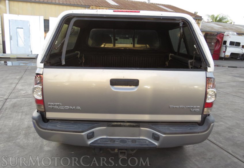 2015 Toyota Tacoma - Image 12