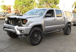 2015 Toyota Tacoma - Image 4