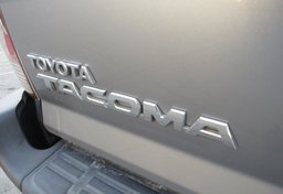 2015 Toyota Tacoma - Image 18
