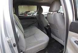 2015 Toyota Tacoma - Image 29