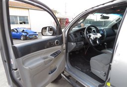 2015 Toyota Tacoma - Image 20