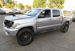 2015 Toyota Tacoma - Image 2
