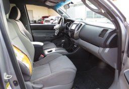 2015 Toyota Tacoma - Image 22