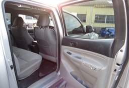 2015 Toyota Tacoma - Image 27