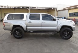 2015 Toyota Tacoma - Image 5