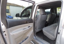 2015 Toyota Tacoma - Image 26