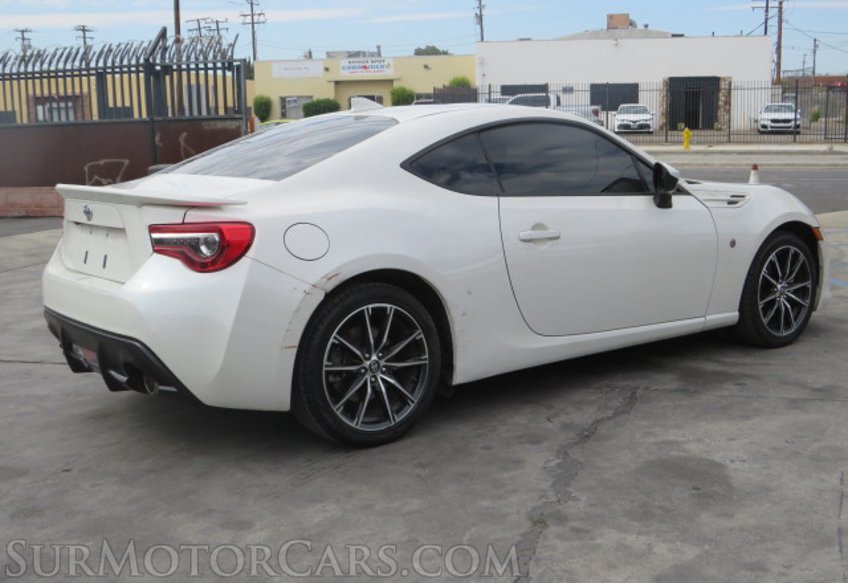 2020 Toyota 86 - Image 10