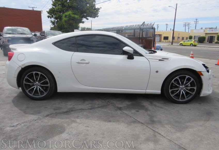 2020 Toyota 86 - Image 5