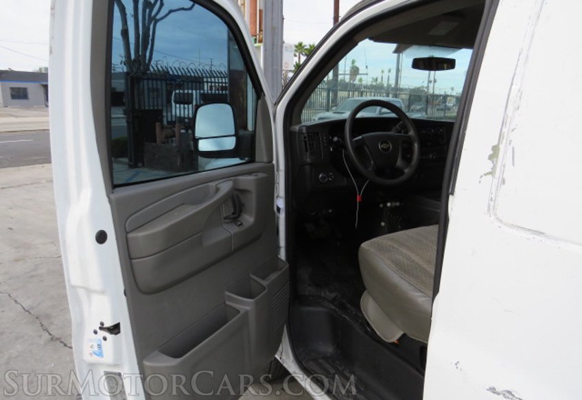 2013 Chevrolet Express Cargo Van - Image 31