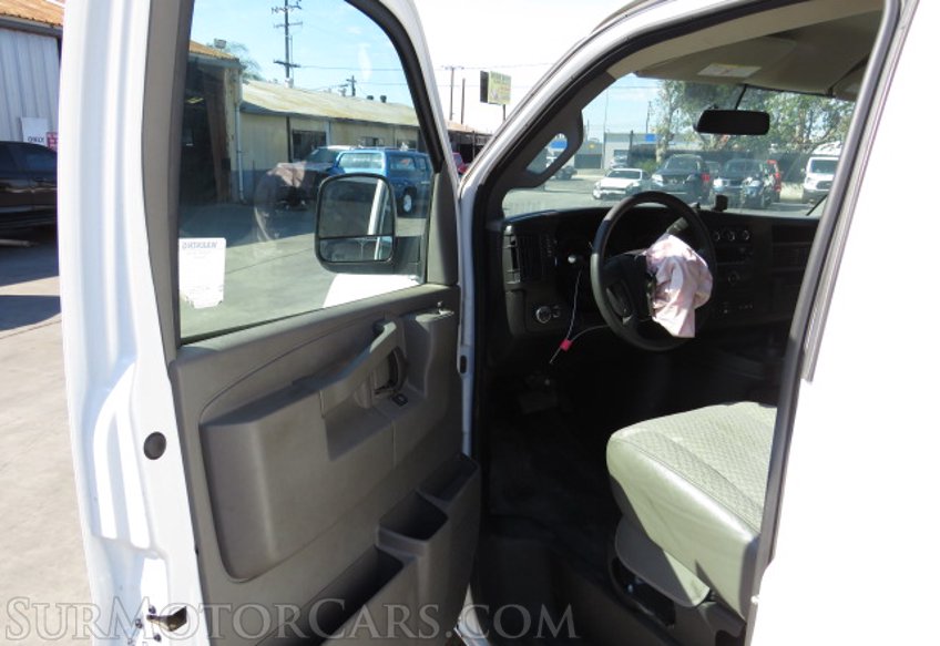 2019 Chevrolet Express Cargo Van - Image 17