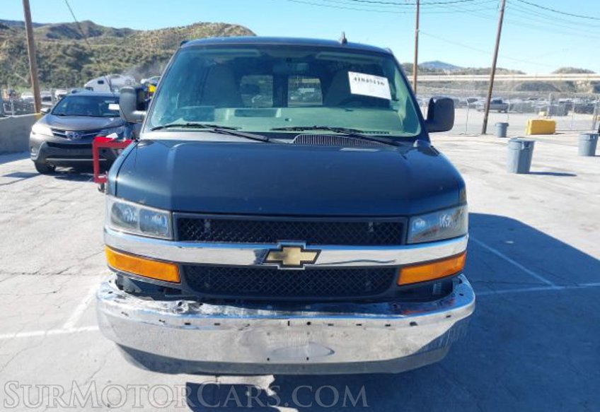 2017 Chevrolet Express - Image 4