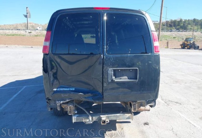 2017 Chevrolet Express - Image 10