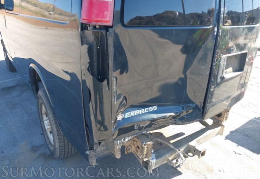 2017 Chevrolet Express - Image 7