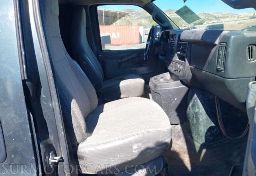 2017 Chevrolet Express - Image 12