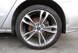 2020 Ford Fusion - Image 11