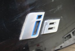 2017 BMW i8 - Image 17