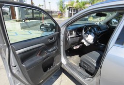 2016 Toyota Highlander - Image 21