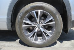 2016 Toyota Highlander - Image 17