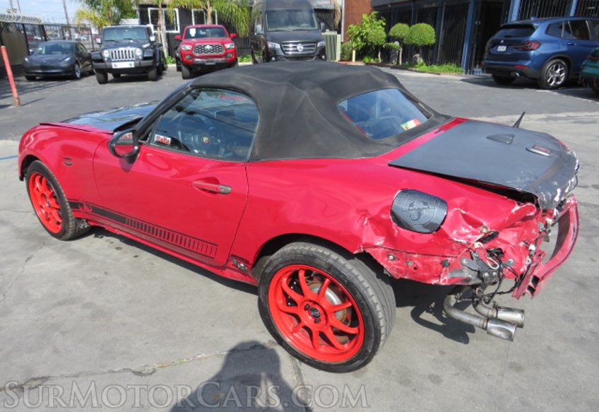 2017 FIAT 124 Spider - Image 9