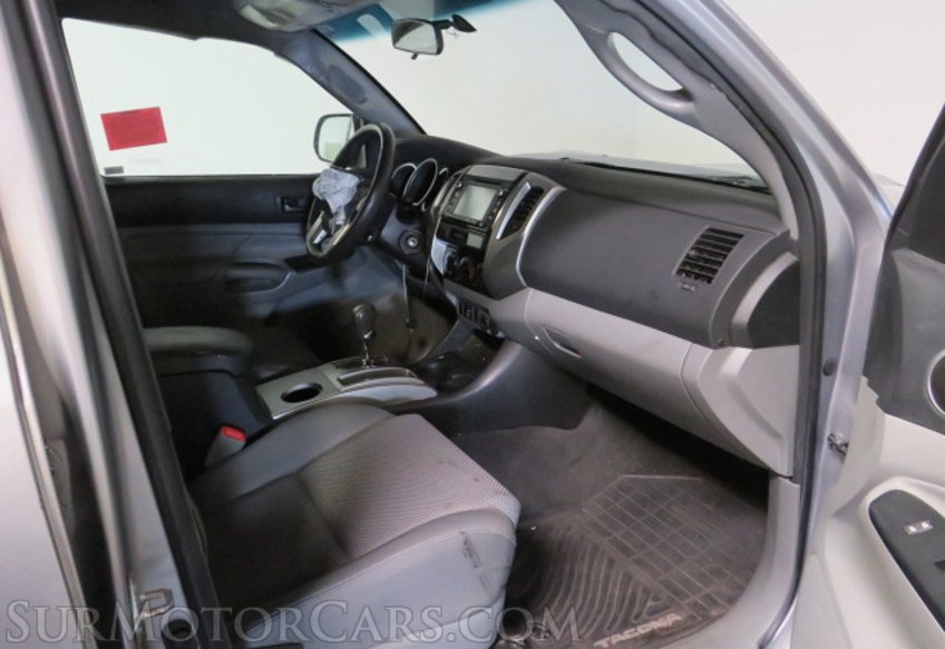 2015 Toyota Tacoma - Image 30