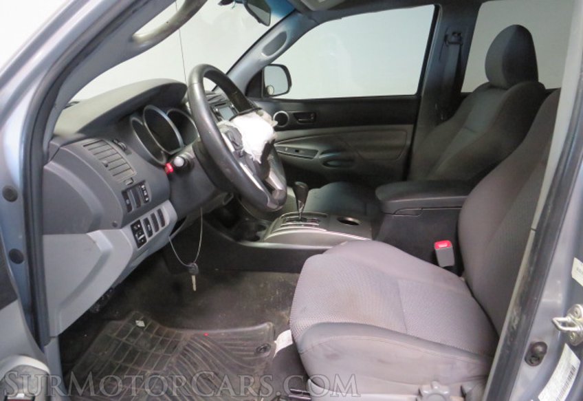 2015 Toyota Tacoma - Image 29