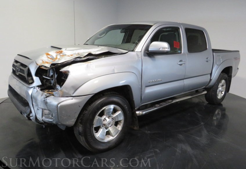 2015 Toyota Tacoma - Image 2