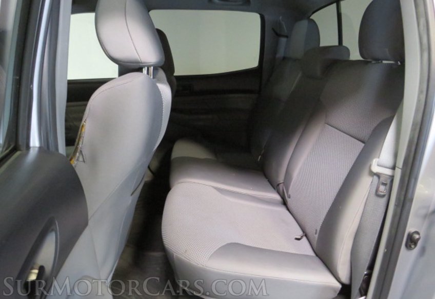 2015 Toyota Tacoma - Image 31