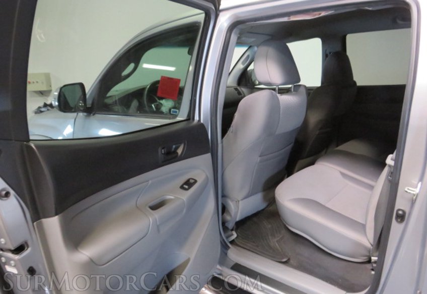 2015 Toyota Tacoma - Image 25