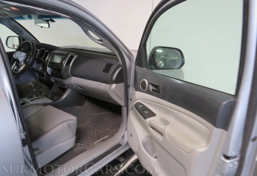 2015 Toyota Tacoma - Image 24