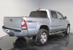 2015 Toyota Tacoma - Image 7