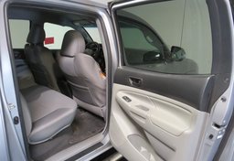 2015 Toyota Tacoma - Image 26