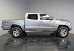 2015 Toyota Tacoma - Image 11