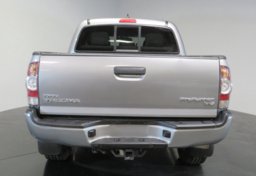 2015 Toyota Tacoma - Image 10