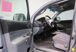 2015 Toyota Tacoma - Image 23