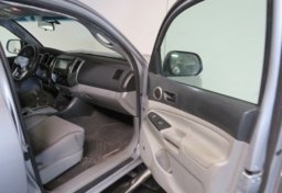 2015 Toyota Tacoma - Image 24