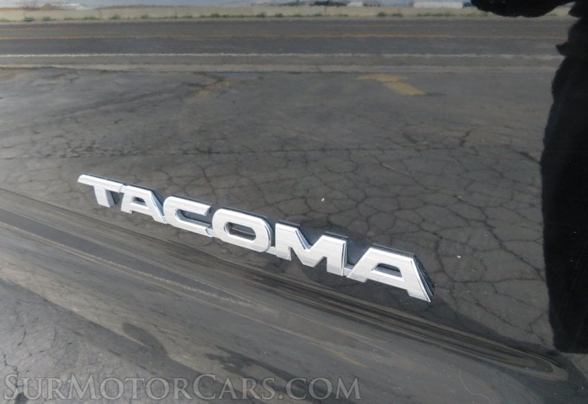 2015 Toyota Tacoma - Image 18