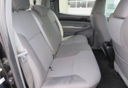 2015 Toyota Tacoma - Image 26