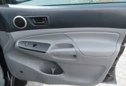 2015 Toyota Tacoma - Image 31
