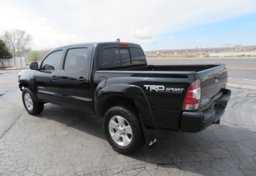 2015 Toyota Tacoma - Image 8