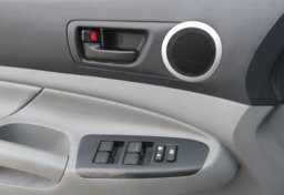 2015 Toyota Tacoma - Image 32